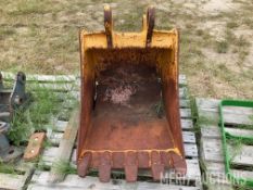John Deere 24in backhoe bucket
