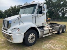 2005 Freightliner Columbia 112 Semi Truck