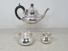 A George V silver three piece circular Tea Service, Birmingham 1916, 415gms all in