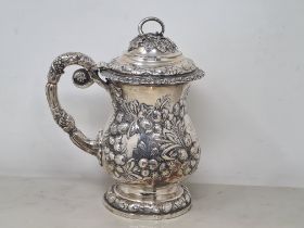 A George IV impressive silver lidded Tankard with fruiting vine and hop decoration, presentation