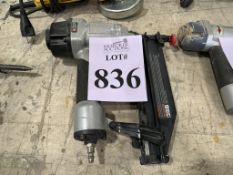PORTER CABLE PNEUMATIC NAIL/STAPLE GUN