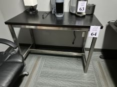 HIGH-TOP TABLE WITH LAMP