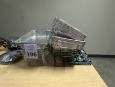 LOT CONSISTING OF ASSORTED KITCHEN WARE