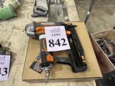RIDGID PNEUMATIC NAIL/STAPLE GUN