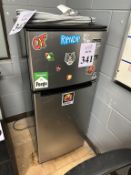 MAGIC CHEF COMPACT REFRIGERATOR