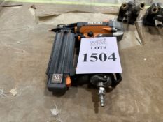 RIDGID PNEUMATIC NAIL/STAPLE GUN