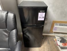 MAGIC CHEF COMPACT REFRIGERATOR