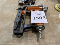 RIDGID PNEUMATIC NAIL/STAPLE GUN
