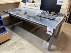METAL WORK BENCH