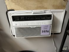 TOSHIBA WINDOW AC UNIT WITH REMOTE