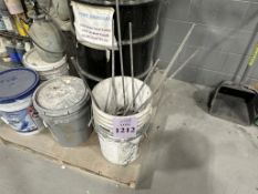 PLASTIC BUCKET CONSISTING OF: MIXING RODS