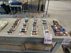 LOT CONSISTING OF: MATCHBOX AND HOT WHEELS CARS