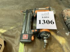 RIDGID PNEUMATIC NAIL/STAPLE GUN