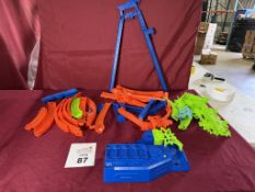 HOT WHEELS CITY ULTIMATE GARAGE TACK SET