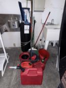 LOT CONSISTING OF ASSORTED JANITORIAL EQUIPMENT