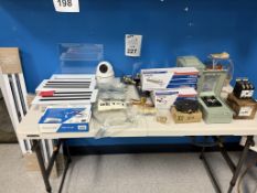 LOT CONSISTING OF ASSORTED PIECES