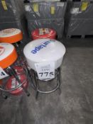 STANDARD BUTTON TOP BARSTOOL