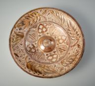 A LARGE HISPANO-MOORISH MAJOLICA ROUND DISH