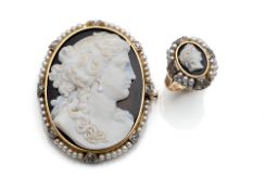 A NAPOLÈON III  BROOCH AND RING WITH ONYX CAMEOS