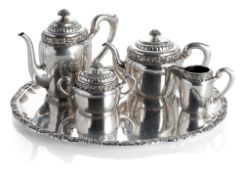 Kaffee-Tee-Service und Tablett