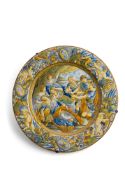 AN ITALIAN MAIOLICA ROUND DISH WITH MYTHOLOGICAL SZENE
