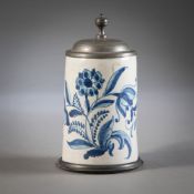 A SOUTH GERMAN FLORAL PAINTED FAIENCE TANKARD