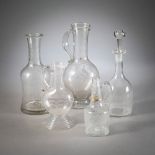 Fünf Glas-Karaffen/Flaschen