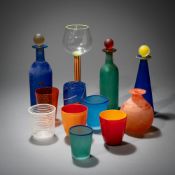 A MIXED LOT OF 12 BEAKER AND CARAFES