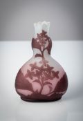 AN AUSTRIAN LOETZ RICHARD FLORAL PATTERN GLASS VASE