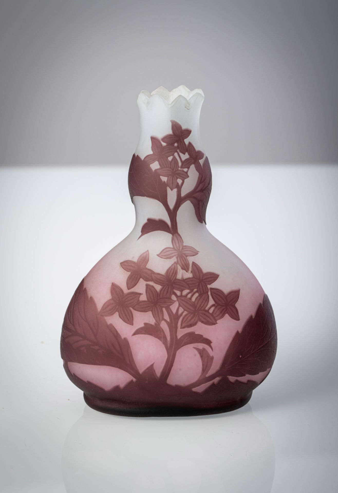 Vase mit Floraldekor