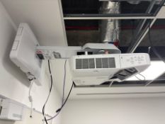 Epson Projector EB-1460Ui