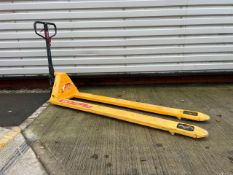 Manual Pallet Truck - 2000Kg - 2M. S/N: J24022934-2/037-THX22105 - No Reserve