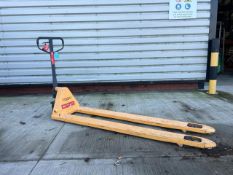 Manual Pallet Truck - 2000Kg - 2M. S/N: J22072934-2/012-THX22040 - No Reserve
