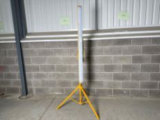 5FT LED Retractable Leg Plasterers Light - THX30115 - No reserve