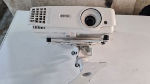 Over Head Projector With Bracket BENQ - No Reserve