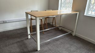 Desk with 2 Stools
