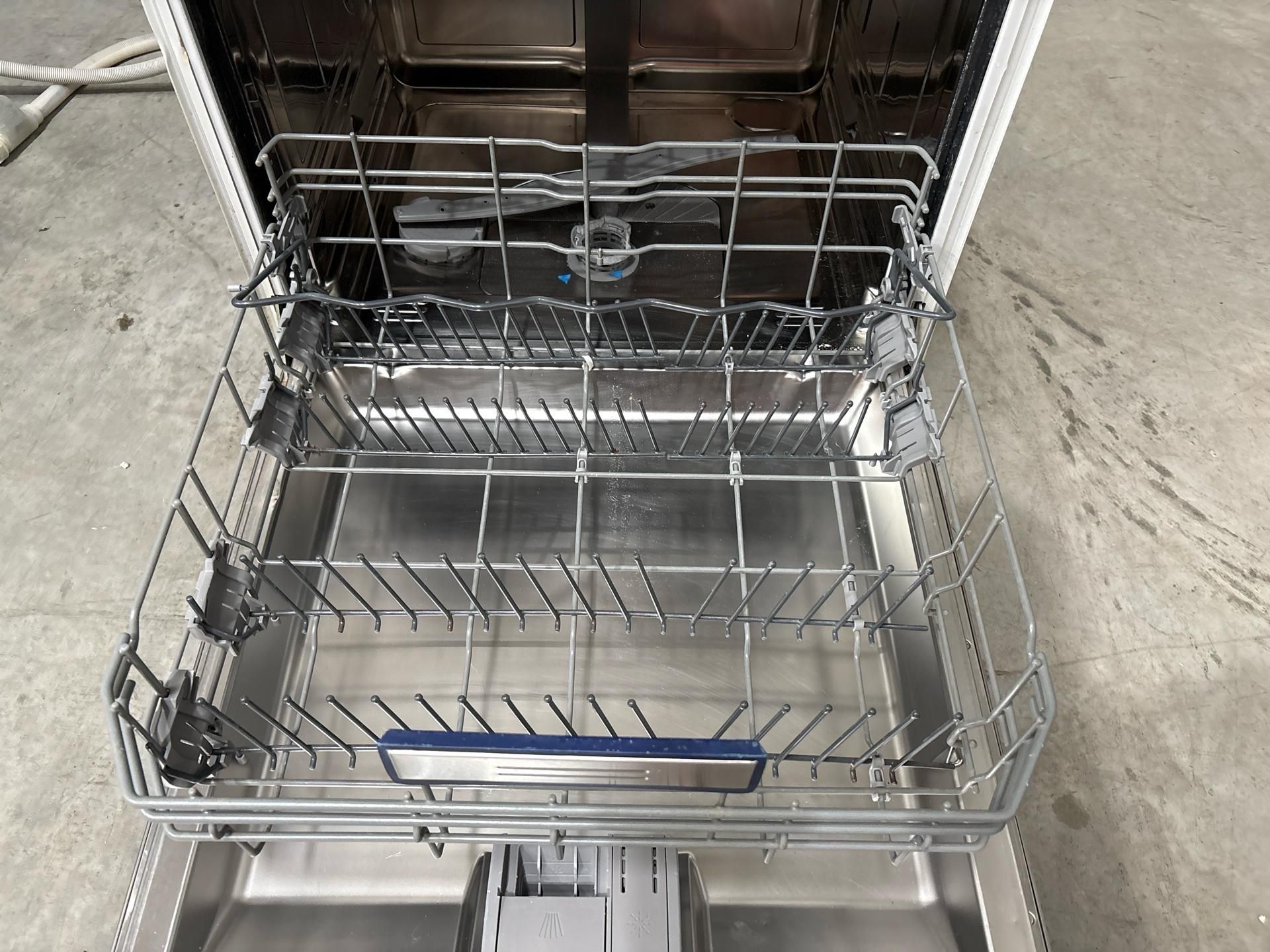 Siemens Dishwasher - Image 2 of 6