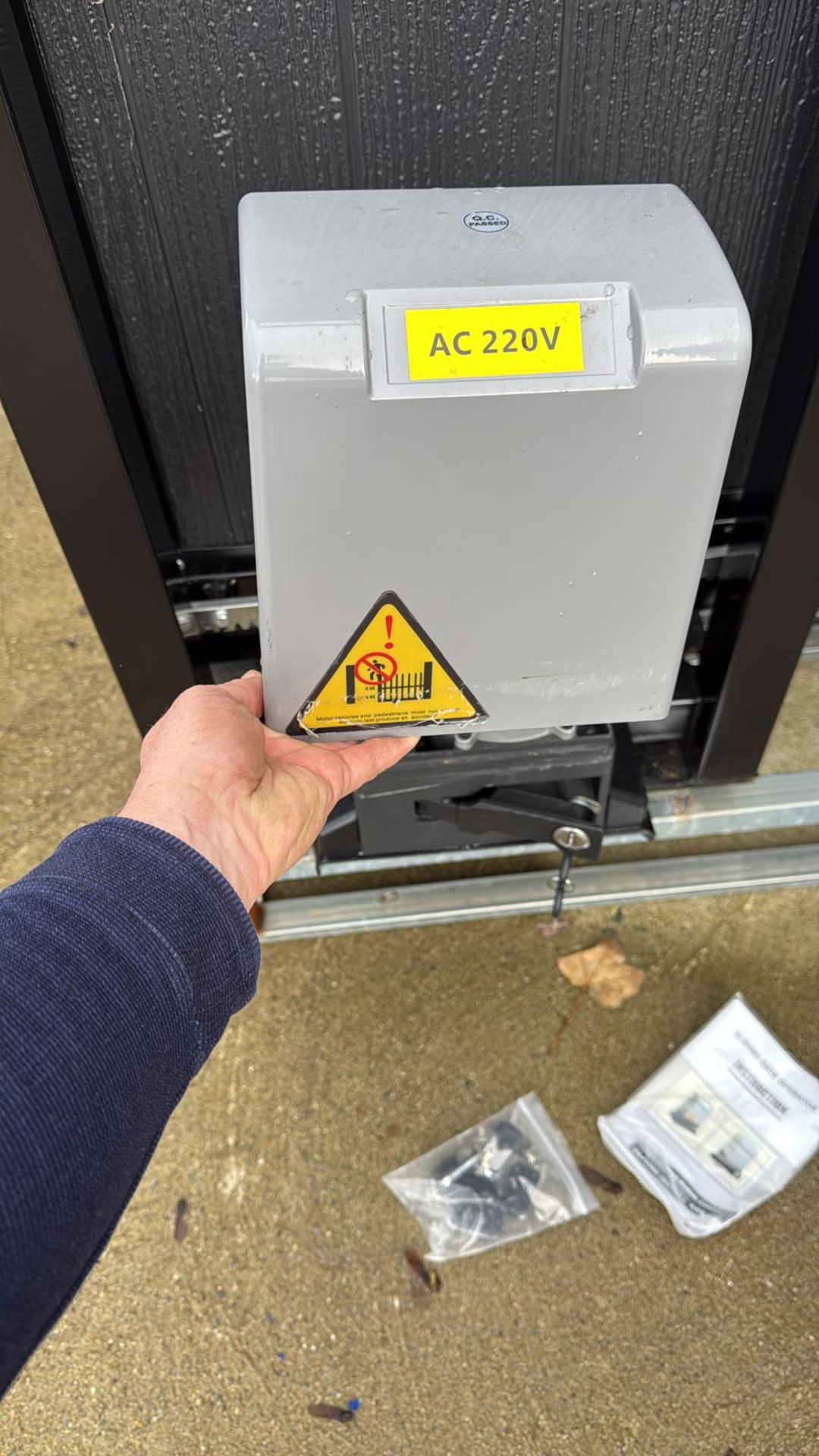Unused 13ft Electric Sliding Cantilever Gates, Composite Finish (COFFEE) with Motor and Remotes - Image 13 of 13