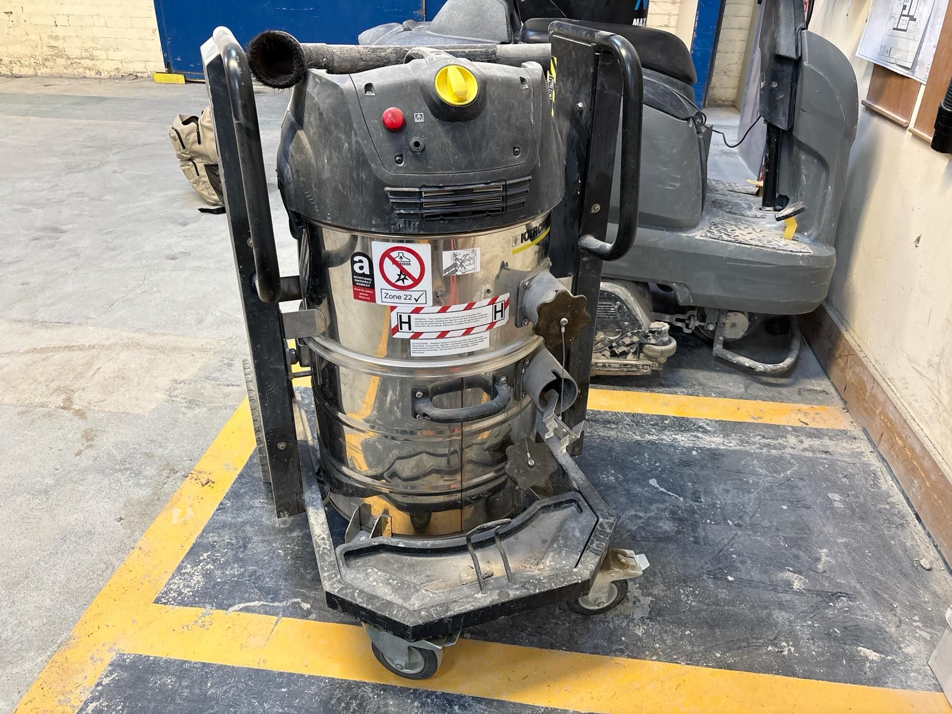 Karcher Industrial Vacuum - Image 6 of 9