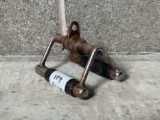 V-Handle Grip With Attachment Loop - No Reserve