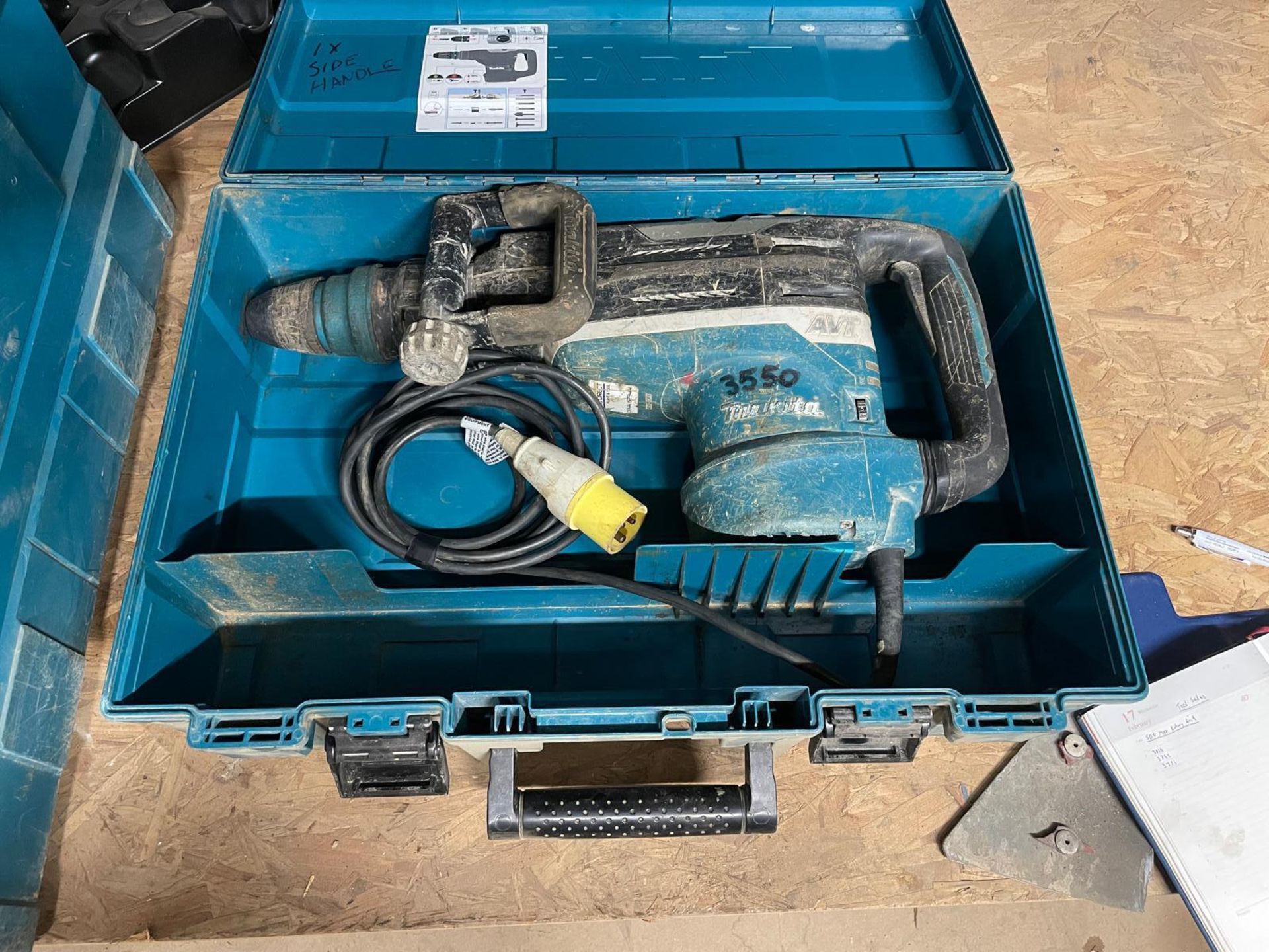 NO RESERVE - MAKITA 110V SDS MAX COMBI DRILL HR4001C Not tested SN - 3550 Location - Berkshire SL