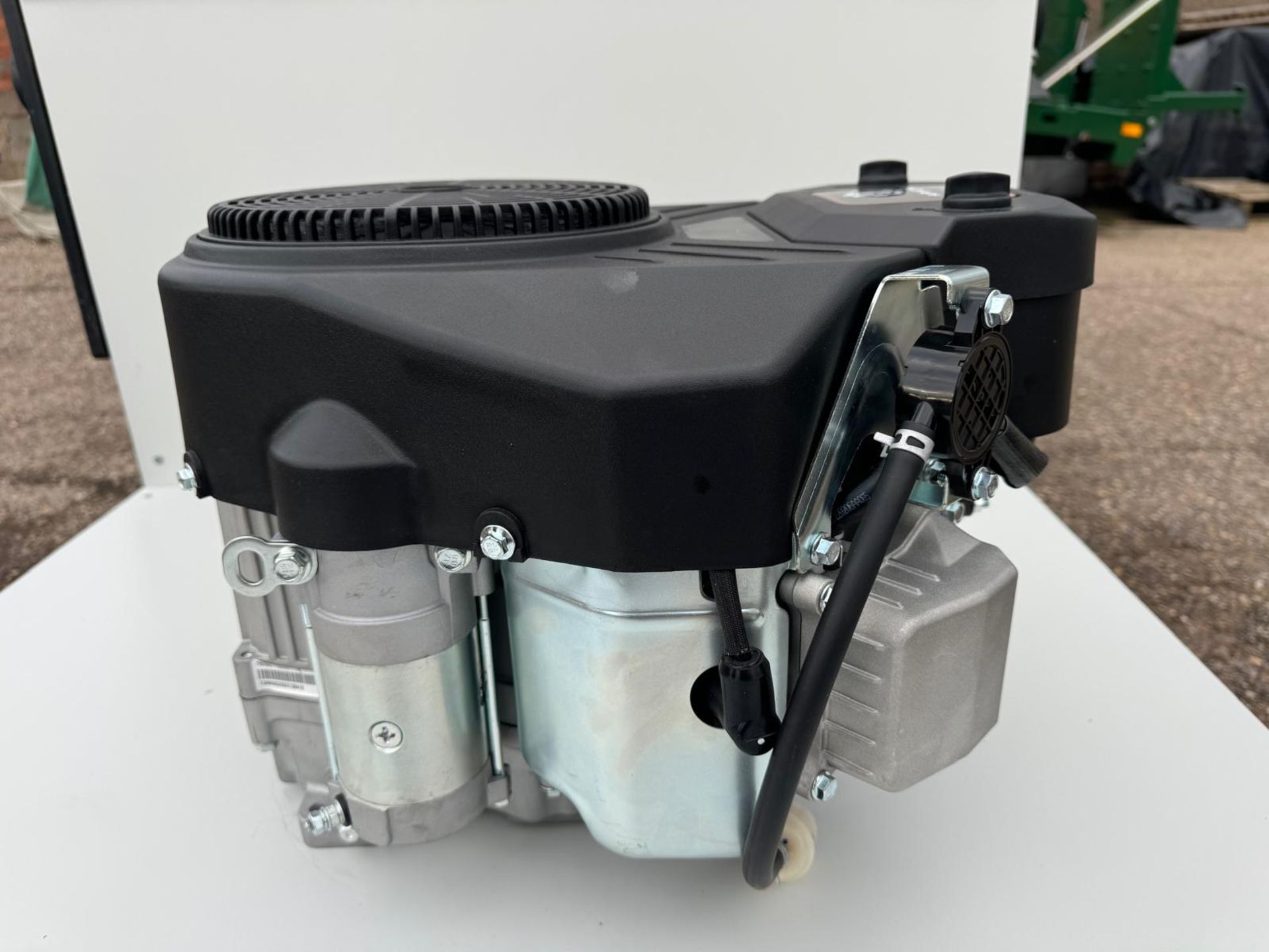 New Loncin Lawnmower Engine No Reserve LC2P80F, 764cc, 19.3hp, vertical shaft, 4 stroke, OHV, air