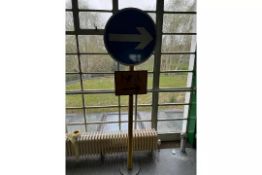 Arrow Sign - NO RESERVE