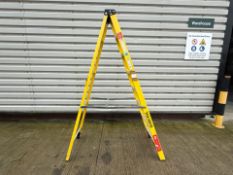 Zarges Swingback Fibreglass Stepladder THX29638