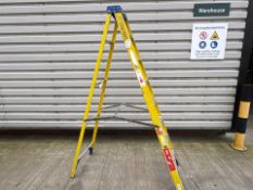 Werner 8 Tread Fibreglass Stepladder - THX20208