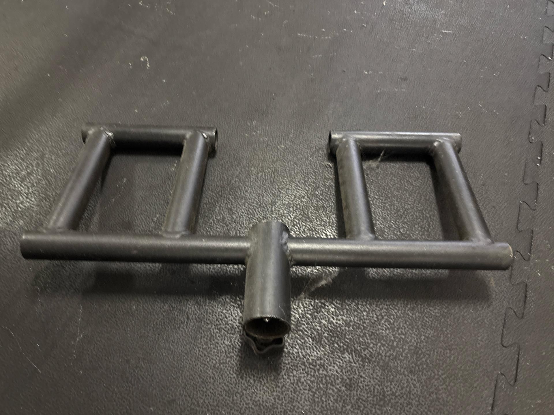 Military/ Viking Press Barbell, No Reserve