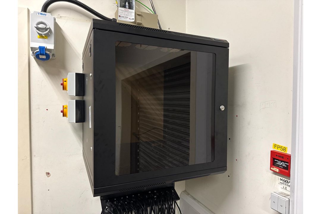 Wall Mounted Server Cabinet - Image 1 of 4