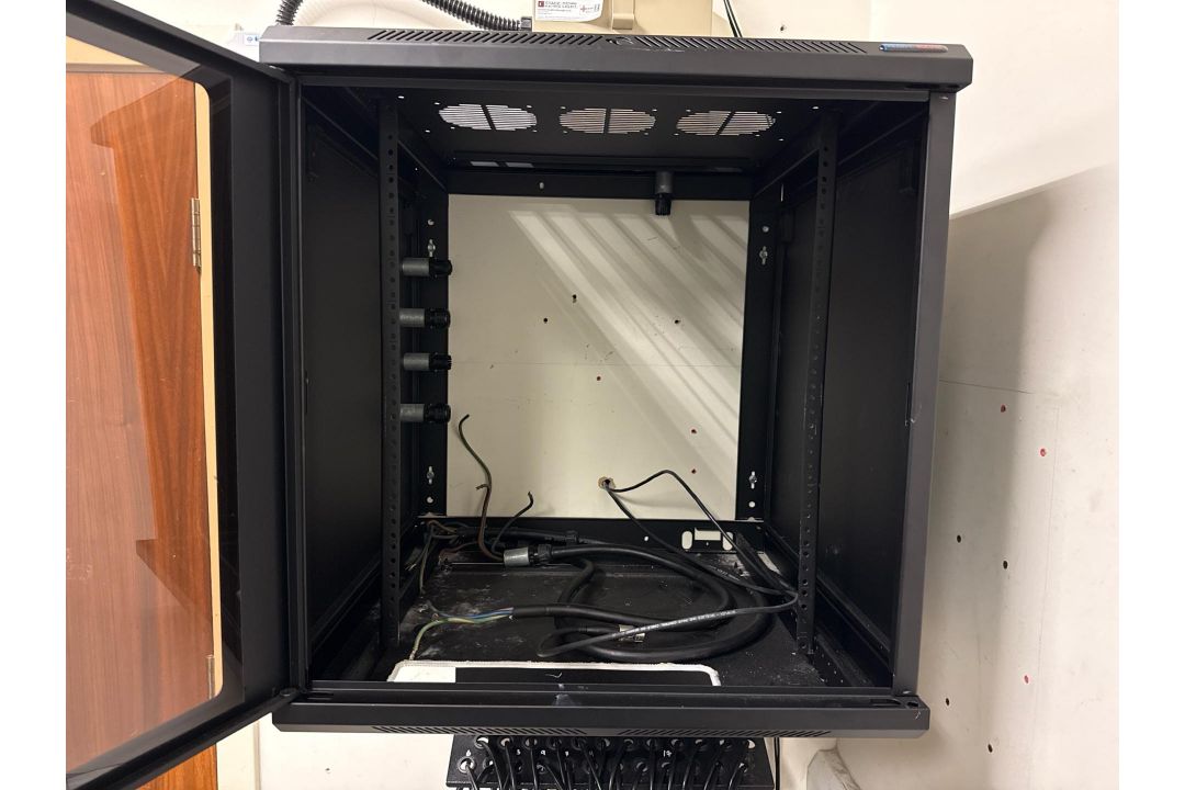 Wall Mounted Server Cabinet - Image 2 of 4