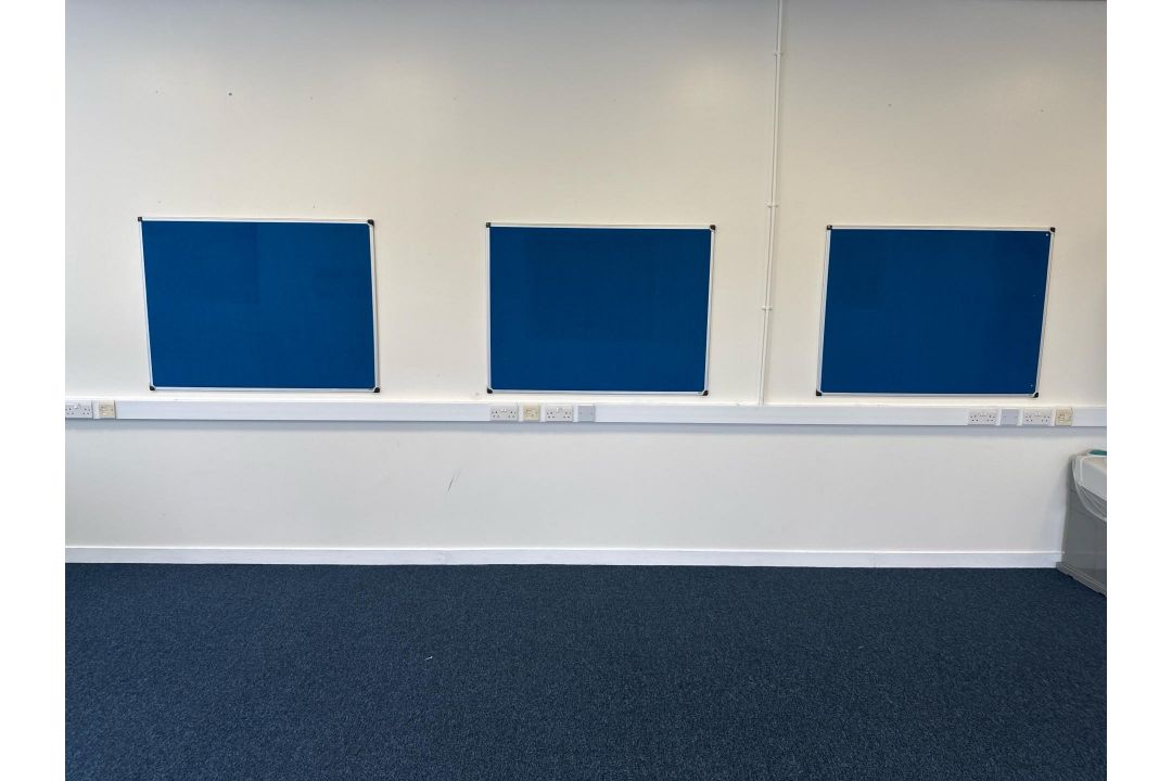 Contents of Classroom - Image 3 of 14