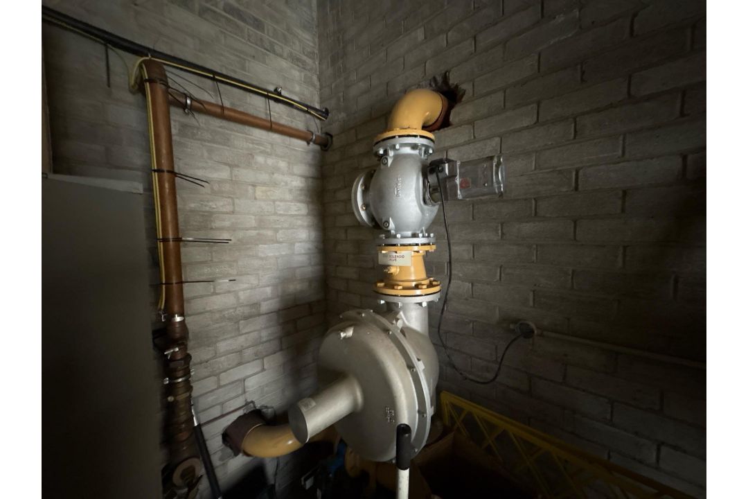 Industrial DN125 (5") Gas Solenoid Valve System with Emergency Shutoff, Flanged Connection, Electric - Image 1 of 5